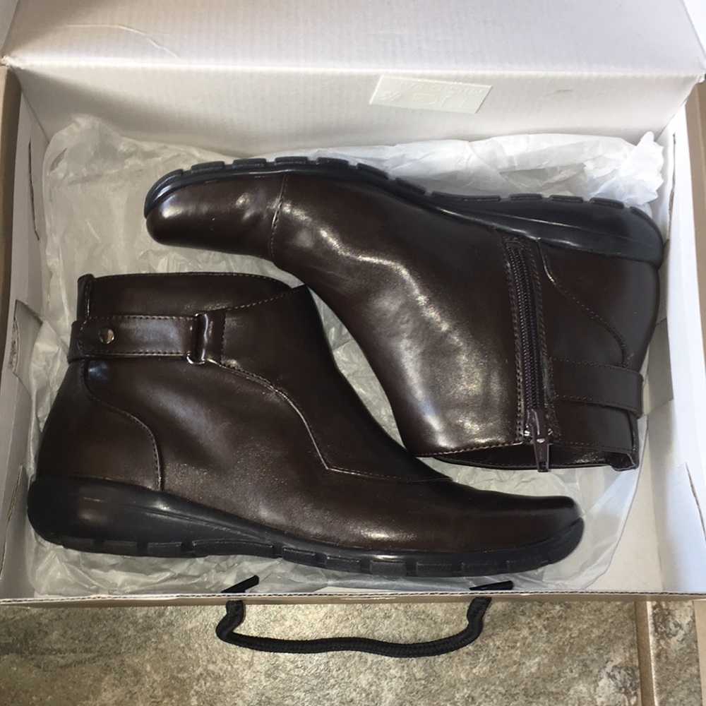 EasySpirit brown leather ankle boots